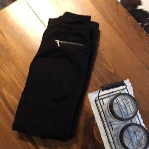 4 for $20!😍Black leggings with zippers
